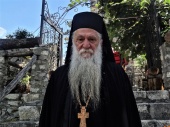 В селе Каман настоятель монастыря Святого Иоанна Златоуста игумен Игнатий (Киут)  провел Божественную литургию. 